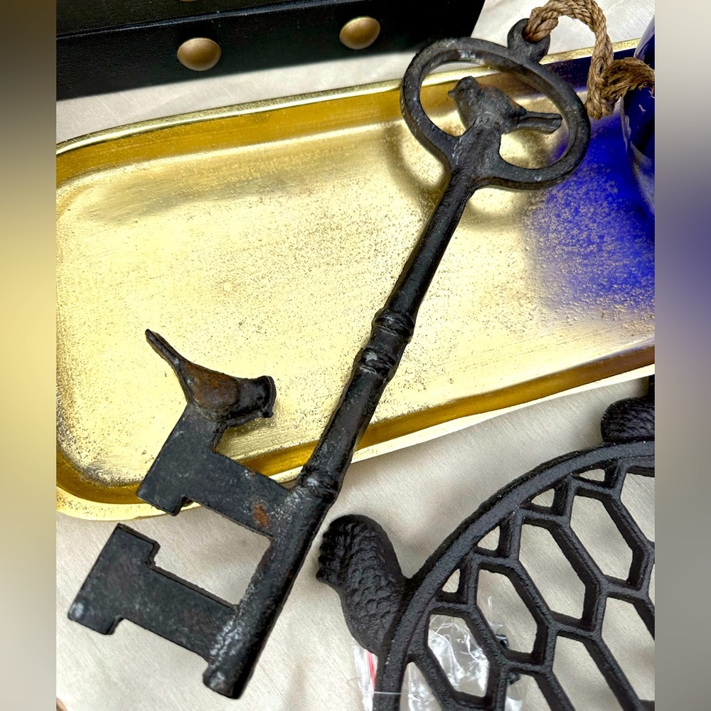 Cast Iron Bird Key